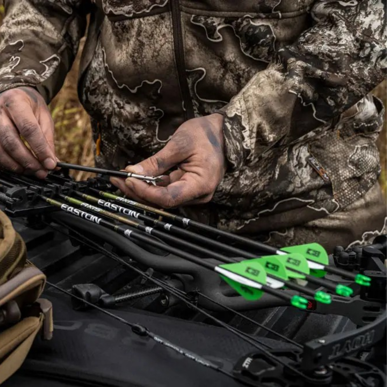 Easton Axis 4mm LR Fletched Arrows - 6 Pack - Image 4